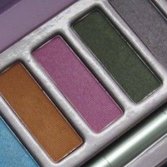 Mally City Chick I Love Color Eyeshadow PALETTE 11 shades + shadow base + BRUSH - Picture 3 of 13